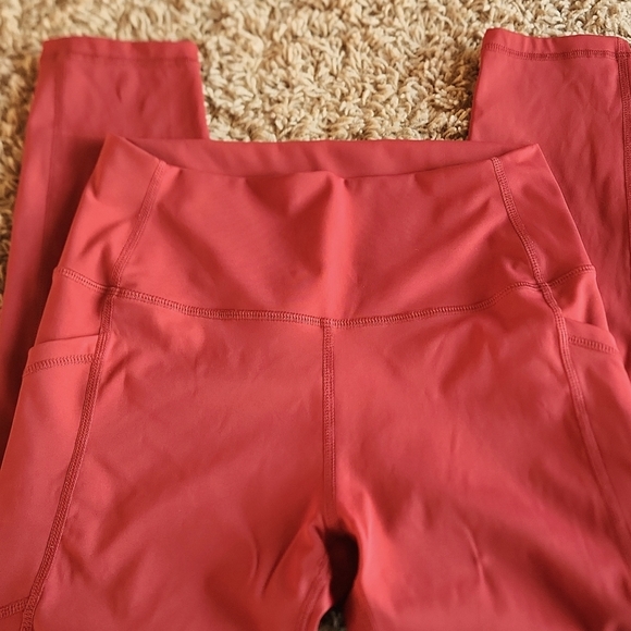 Zyia Capri Length Rusty Red Athletic Leggings Womans Size 6-8 - Picture 5 of 6